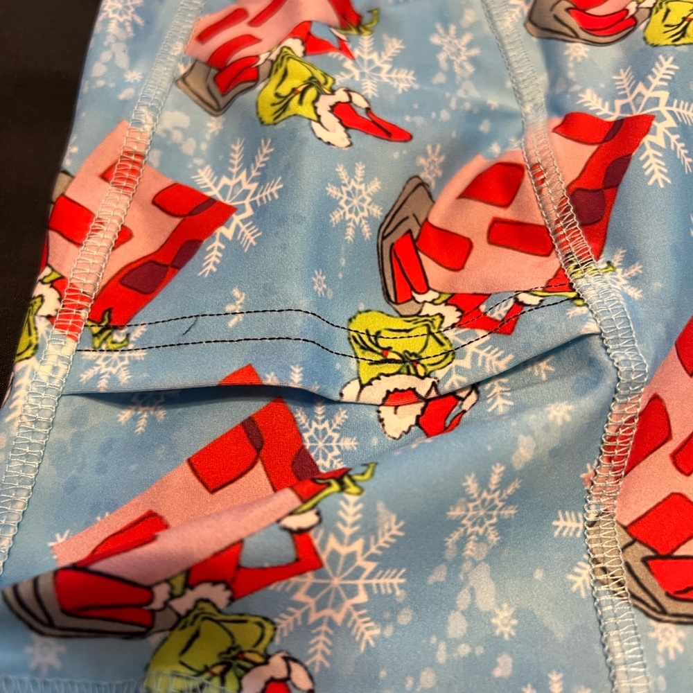 Have fun during the holidays wearing a pair of The Grinch Leggings! - Picture 3 of 4